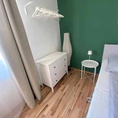 Apartment Cleo - Ein Raum - Bad Extern *