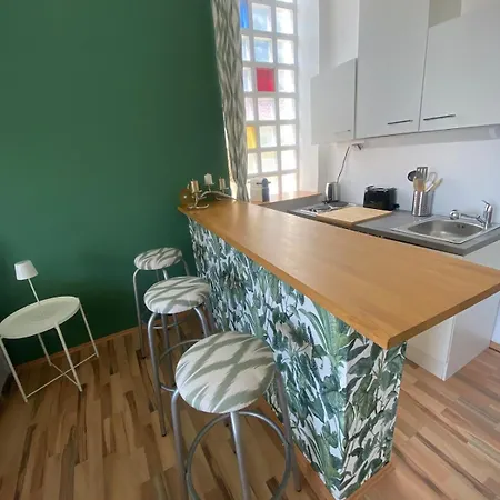 Apartment Cleo - Ein Raum - Bad Extern *