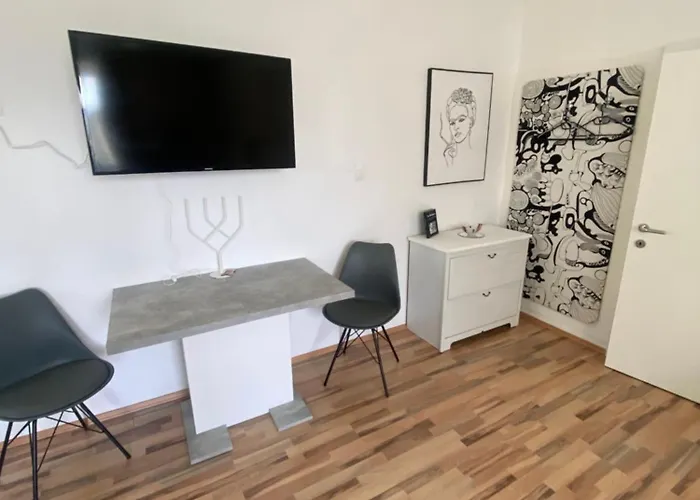 Apartment Cleo - Ein Raum - Bad Extern