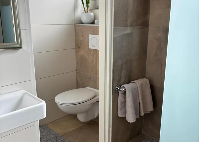 Cleo - Ein Raum - Bad Extern *